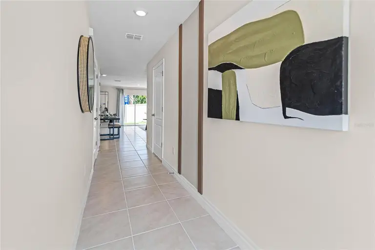 555 ZINFANDEL DR — photo 2