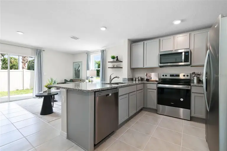 553 ZINFANDEL DR — photo 4