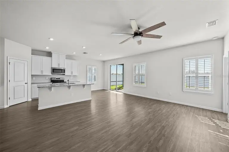 8852 PRAIRIE CREEK DR — photo 4