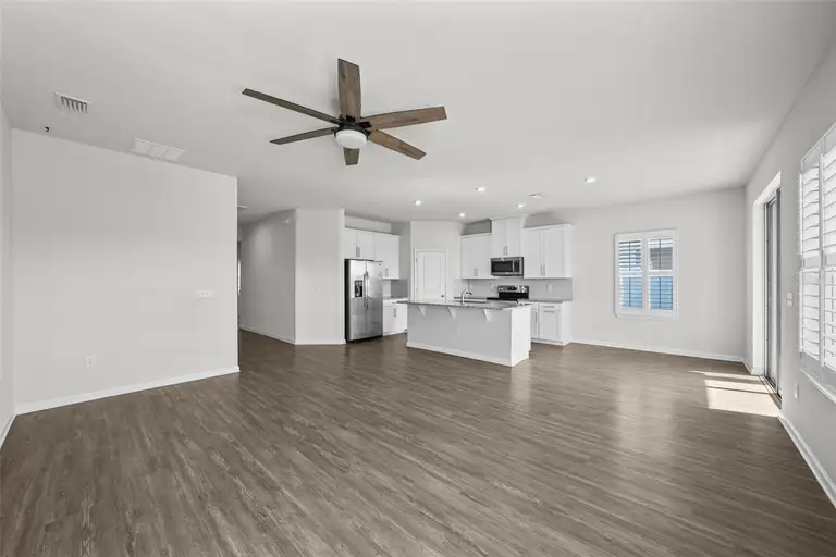 8852 PRAIRIE CREEK DR — photo 5