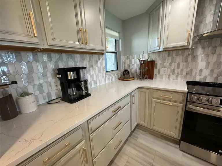 5537 SEA FOREST DR #208 — photo 4