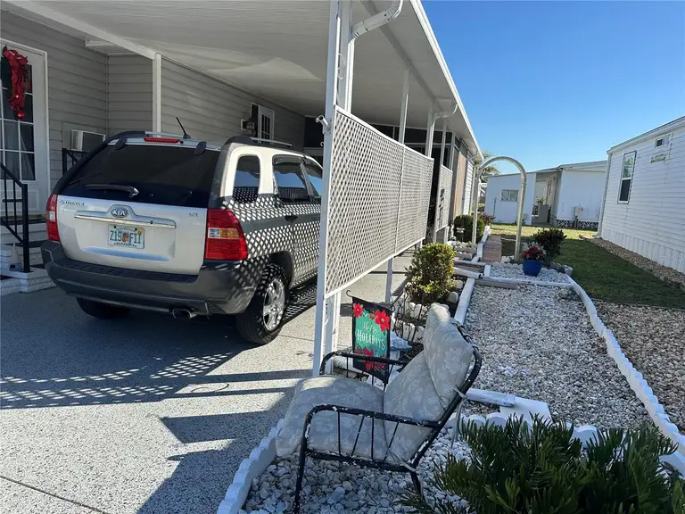 5821 SUNFLOWER RD — photo 3