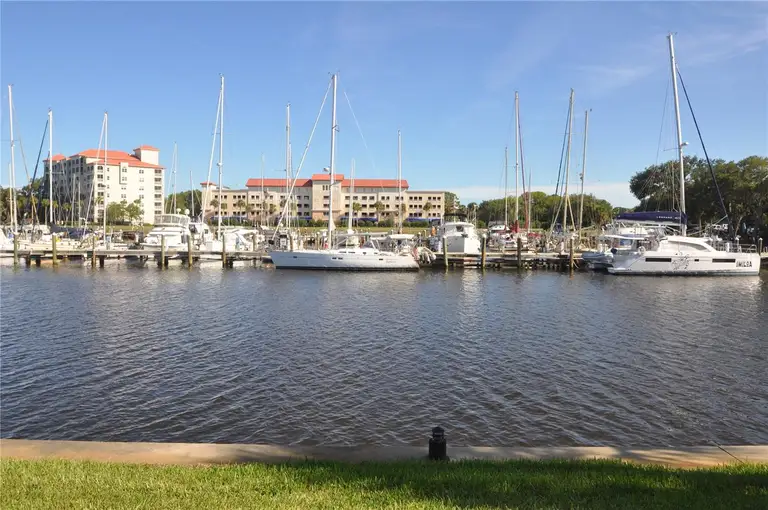 10 MARINA POINT PL — photo 2