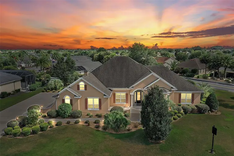 2126 LAKE RIDGE DR