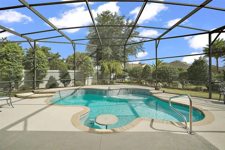 2126 LAKE RIDGE DR — photo 3