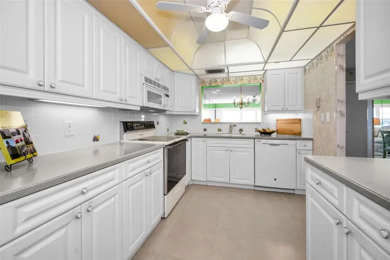 100 BLUFF VIEW DR #207C — photo 2