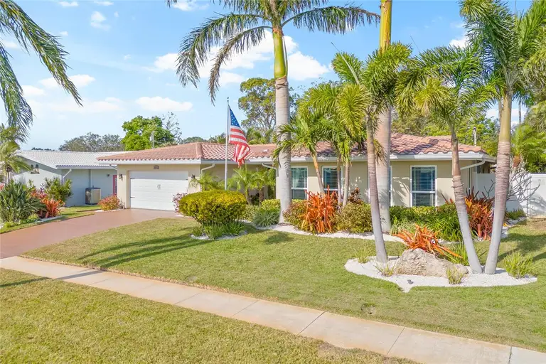 14715 CROWN DR — photo 2