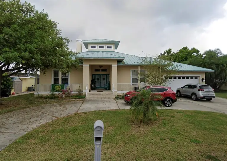 732 KINGSTON CT