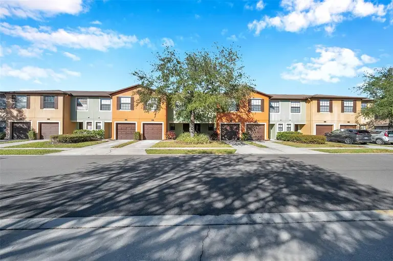 2517 EDGEWATER FALLS DR