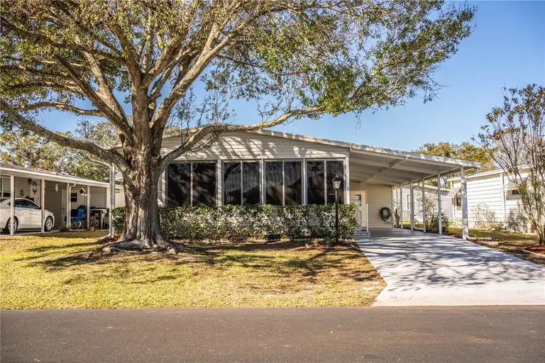 6122 GRAND OAKS DR SE — photo 2