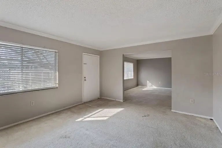 145 OYSTER BAY CIR #200 — photo 2