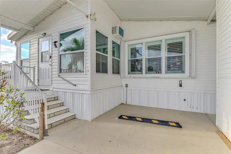 552 FLEETWOOD ST — photo 4