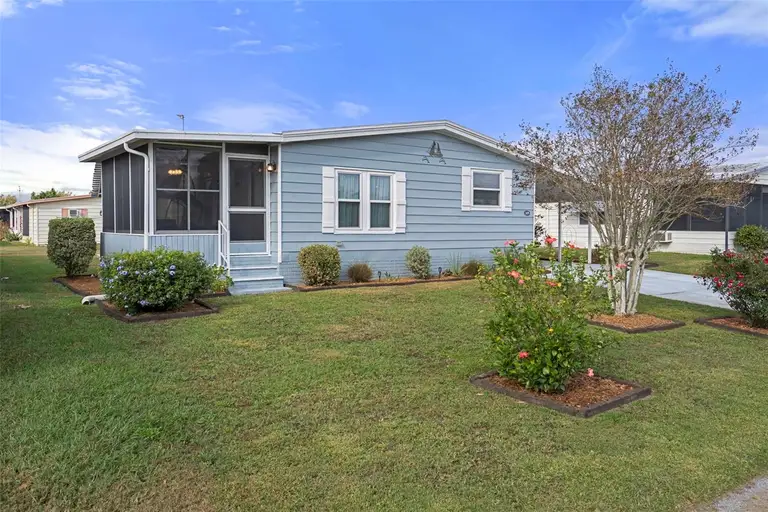 5079 LODGEWOOD DR — photo 3