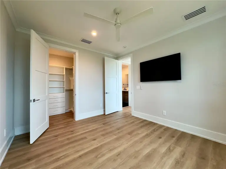 2216 N CENTRAL AVE — photo 4