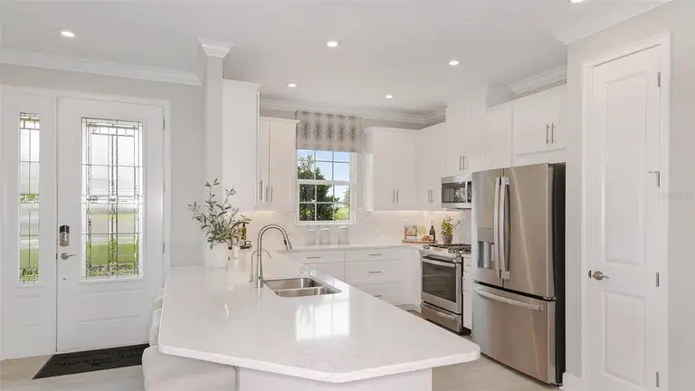 8053 MOONBEAM AVE — photo 4