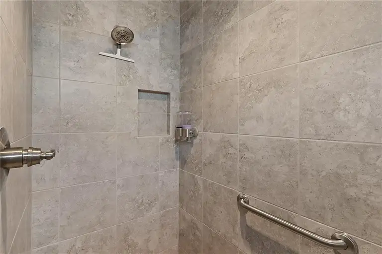 4923 LAWLER LOOP — photo 5