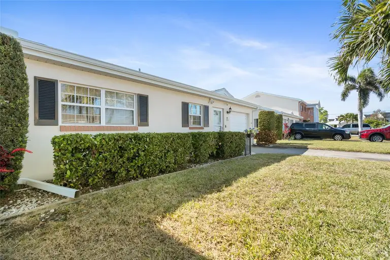1236 MYERLEE COUNTRY CLUB BLVD — photo 2