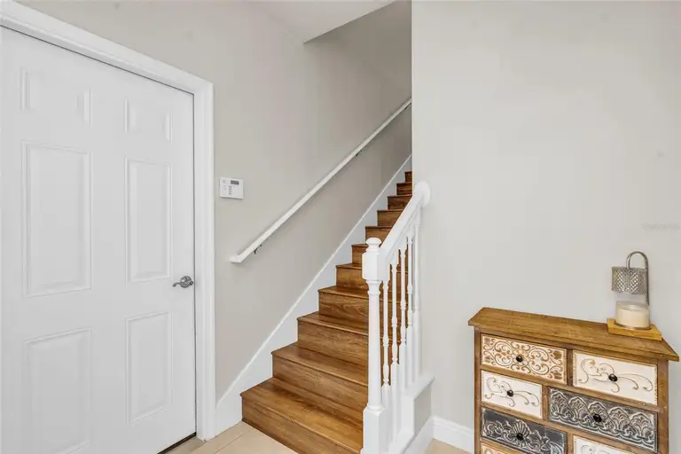 5560 BERKSHIRE DR #202 — photo 3