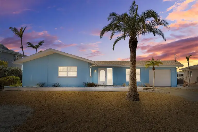 2762 W VINA DEL MAR BLVD