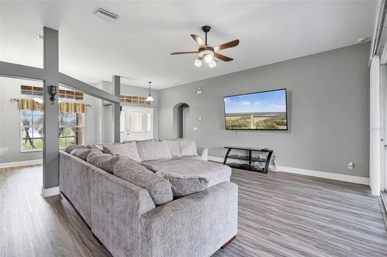 2424 INDIA BLVD — photo 4