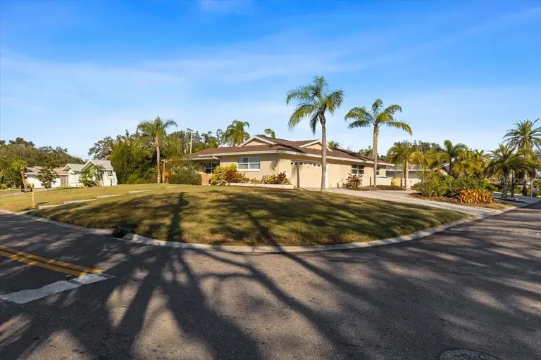 4001 HARBOR HILLS DR