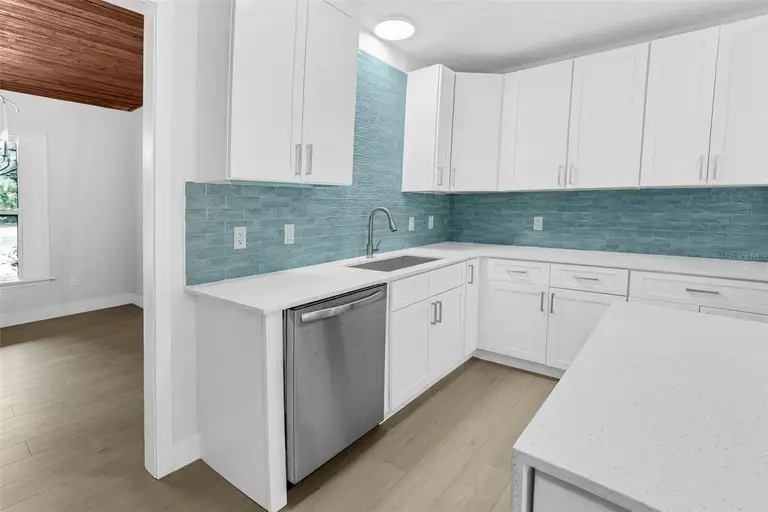 1596 FARNSWORTH AVE — photo 4