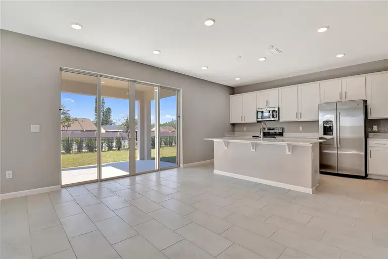 560 SUMMIT RIVER DR — photo 4