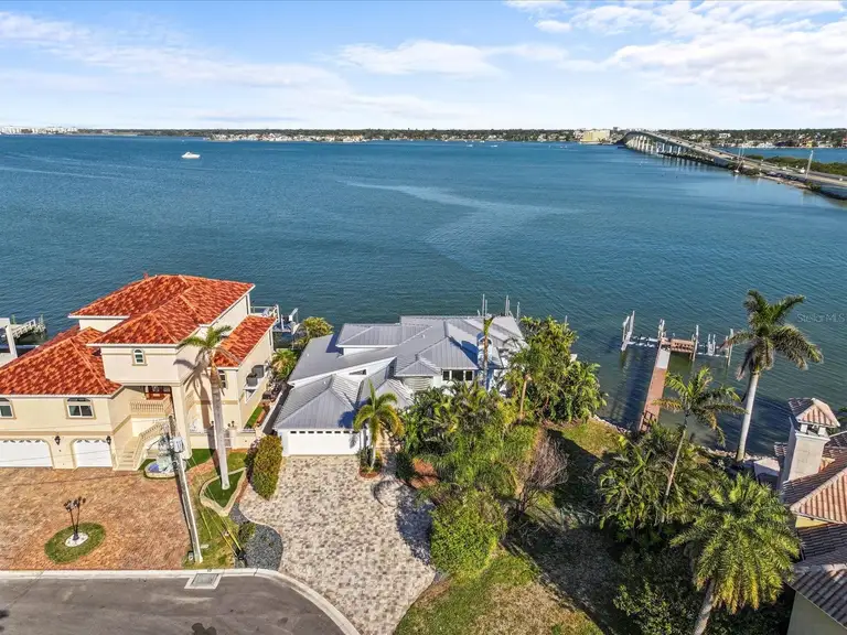 1201 BAY DR