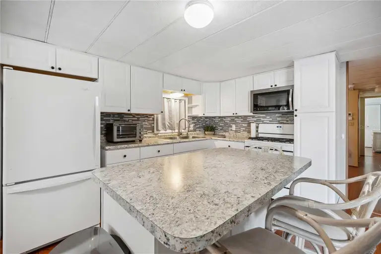 37150 SANDRA AVE — photo 3
