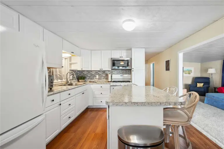 37150 SANDRA AVE — photo 4