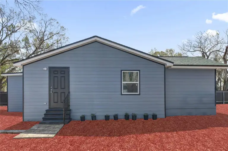 204 BROOKS RD — photo 3