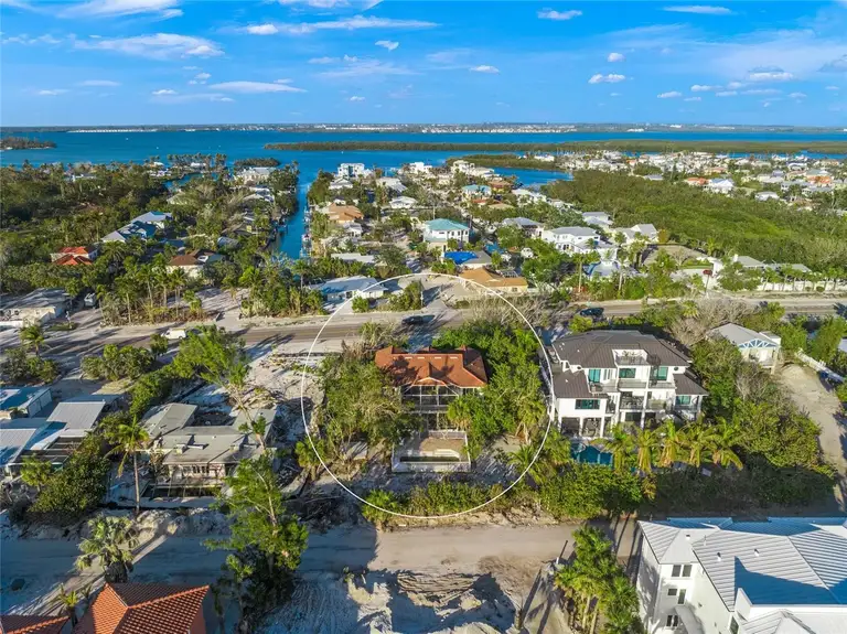 6537 GULF OF MEXICO DR — photo 4