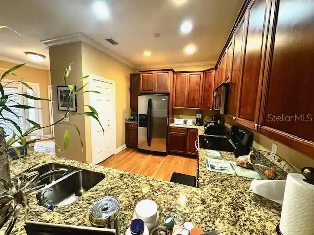 211 VALENCIA CIR — photo 4