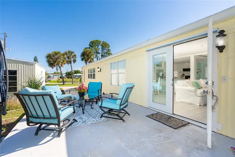 8243 PINETREE LN — photo 5