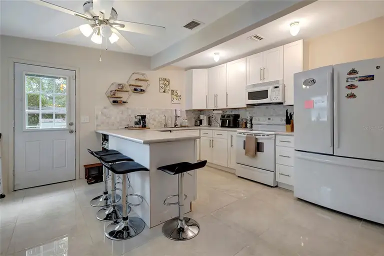 8413 N HAMNER AVE — photo 5