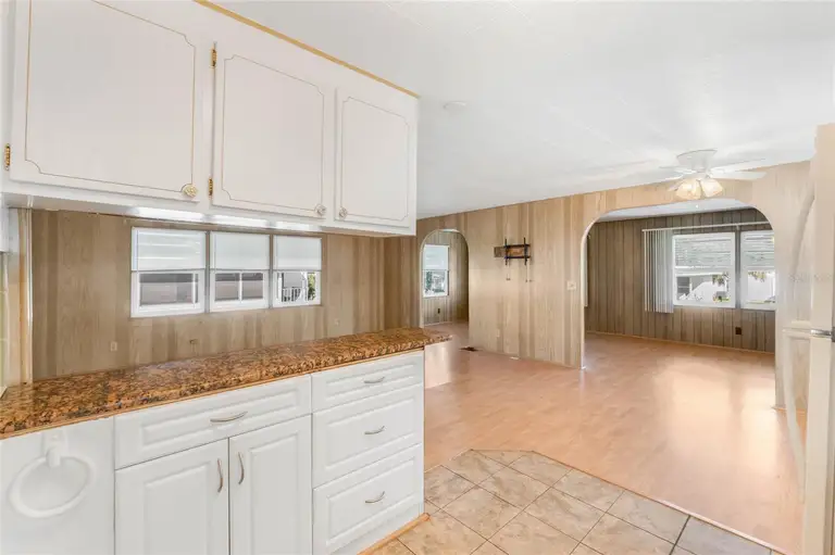 6 COCOS PLUMOSA DR #B — photo 4