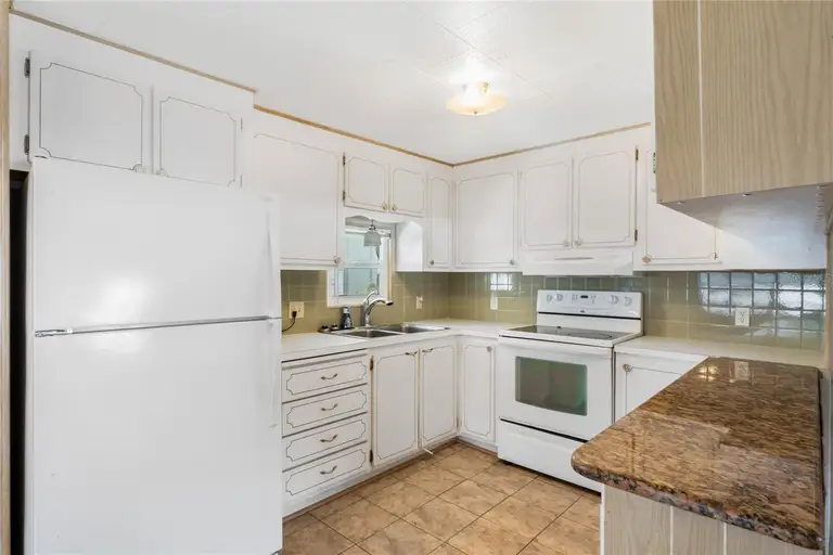 6 COCOS PLUMOSA DR #B — photo 5