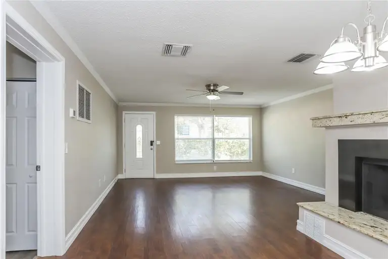 240 TWIN LAKE DR — photo 3