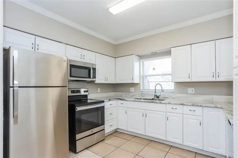 240 TWIN LAKE DR — photo 5