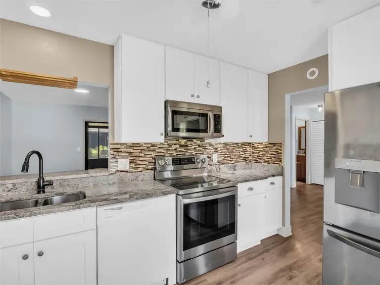 25 WINDRUSH BAY DR #25 — photo 4