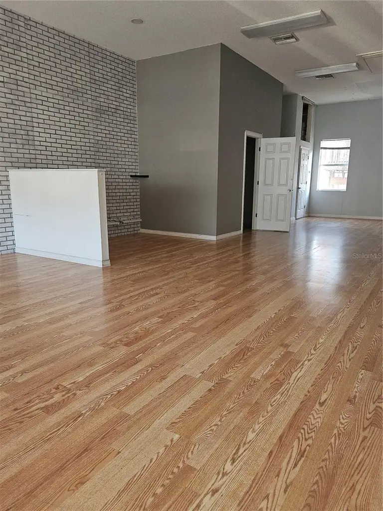 213 2ND ST #8 — photo 4