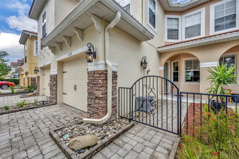 10116 FALLSGROVE ST — photo 2