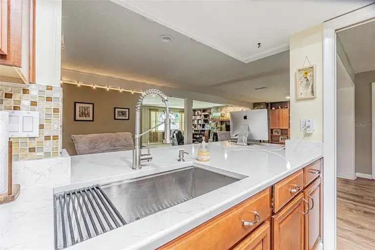 936 HIGHVIEW DR — photo 4
