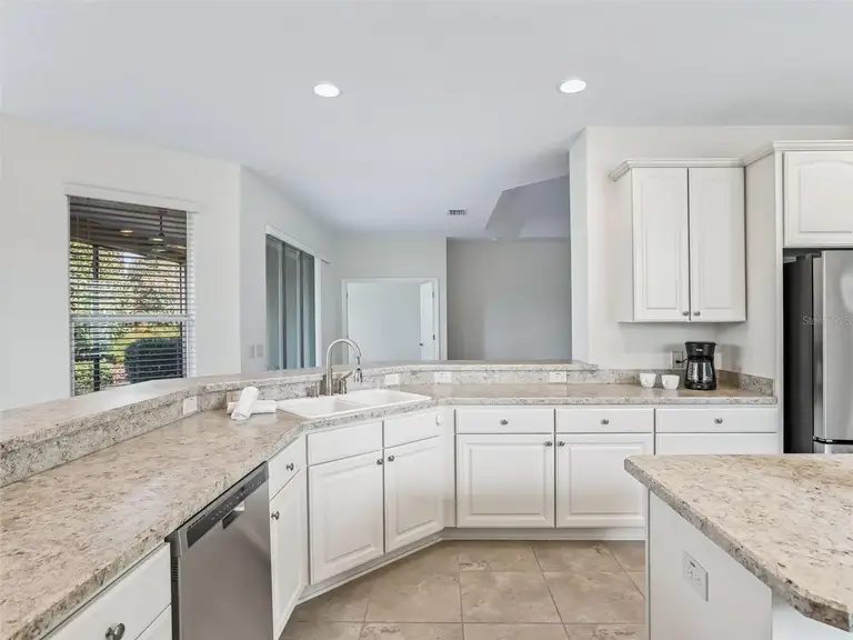3229 KILLINGTON LOOP — photo 2