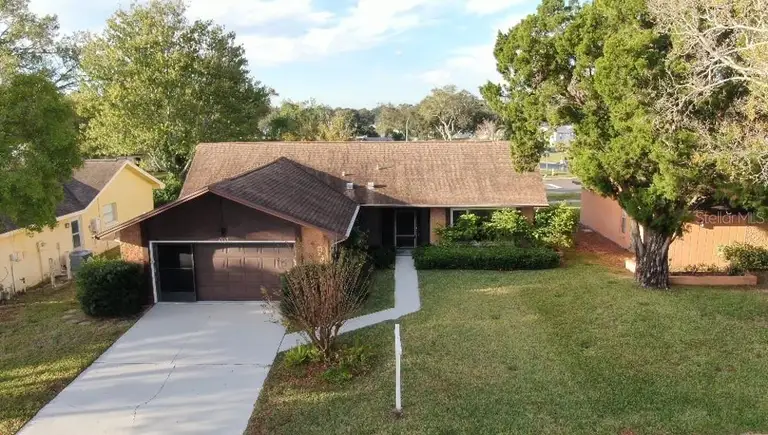 1350 GLENGARRY DR — photo 2