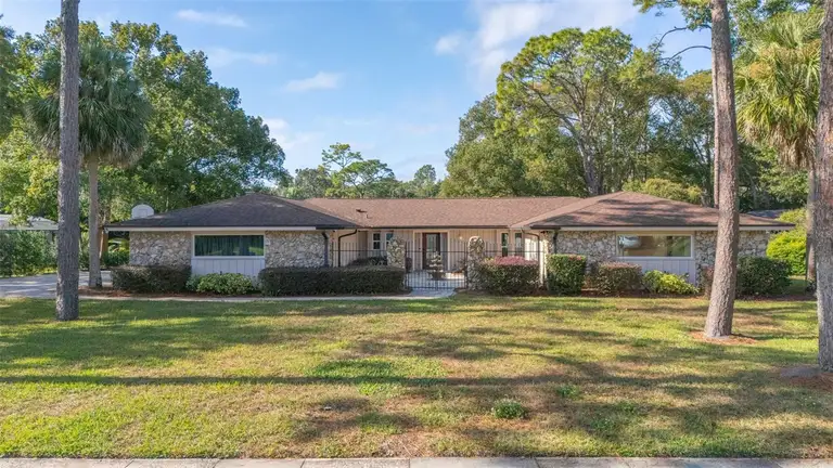 204 BLUE LAKE DR