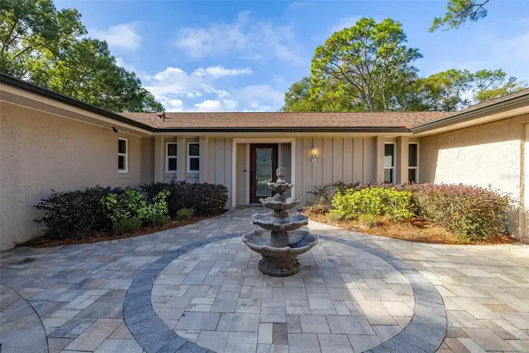 204 BLUE LAKE DR — photo 3