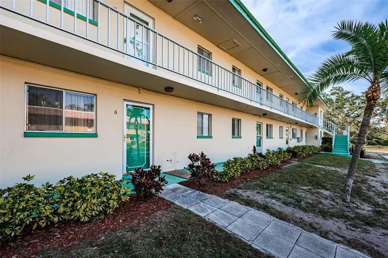 2001 GREENBRIAR BLVD #6