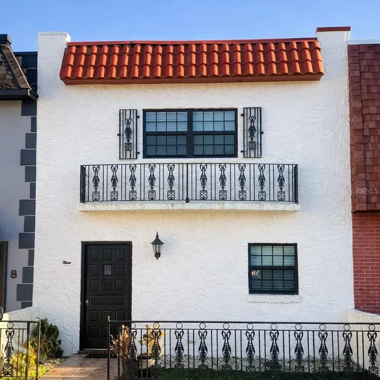 625 N HALIFAX AVE #9