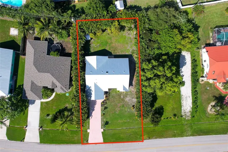 1785 SE BERKSHIRE BLVD — photo 4